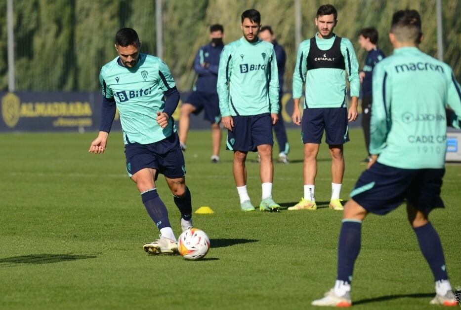 Andone en un entrenamiento/ Cádiz CF