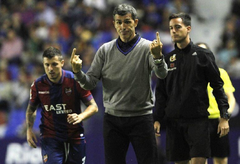 Muñiz da instrucciones ante el Mallorca