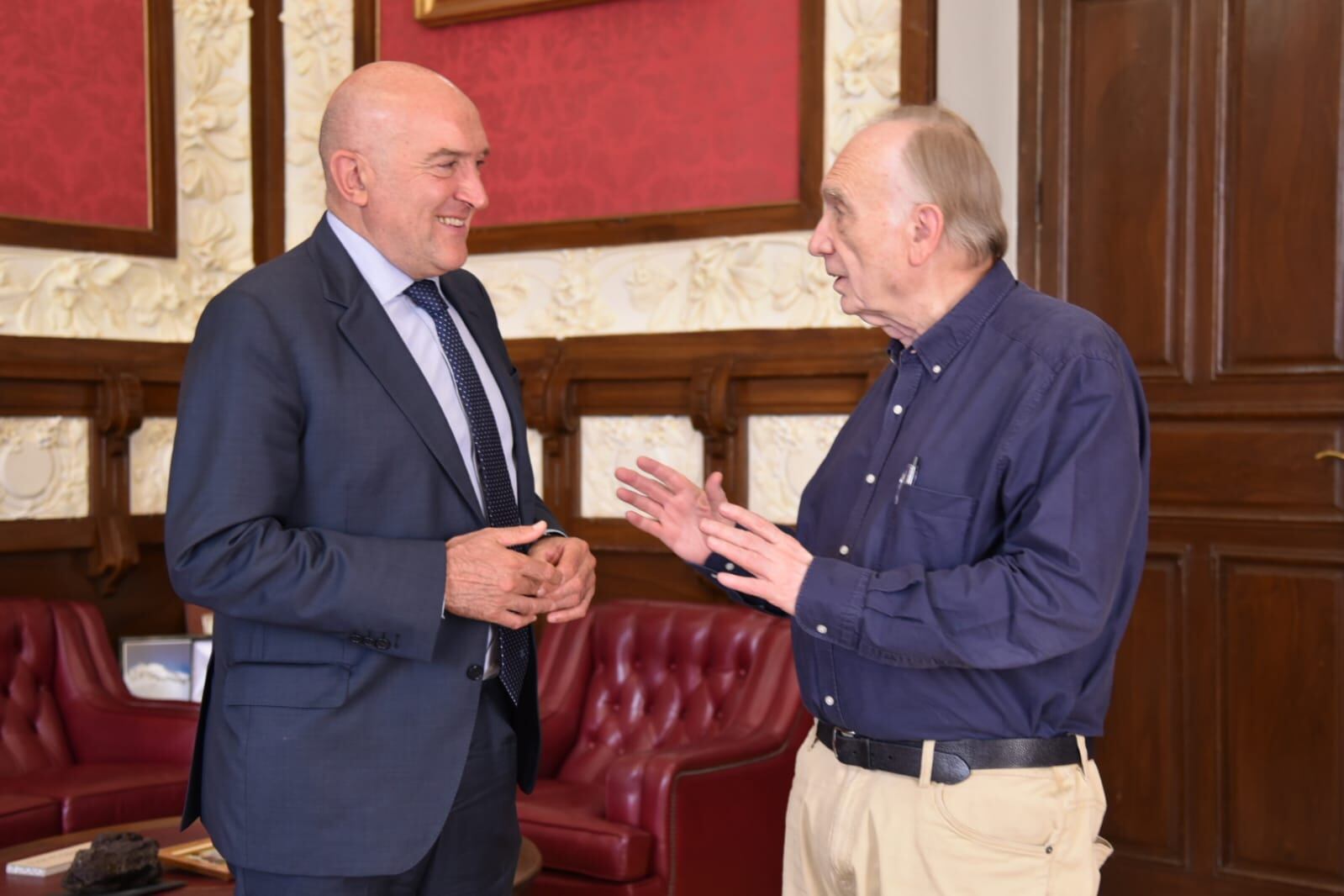 Jesús Julio Carnero, alcalde de Valladolid, y Fernando Méndez-Leite , presidente de la Academia de Cine