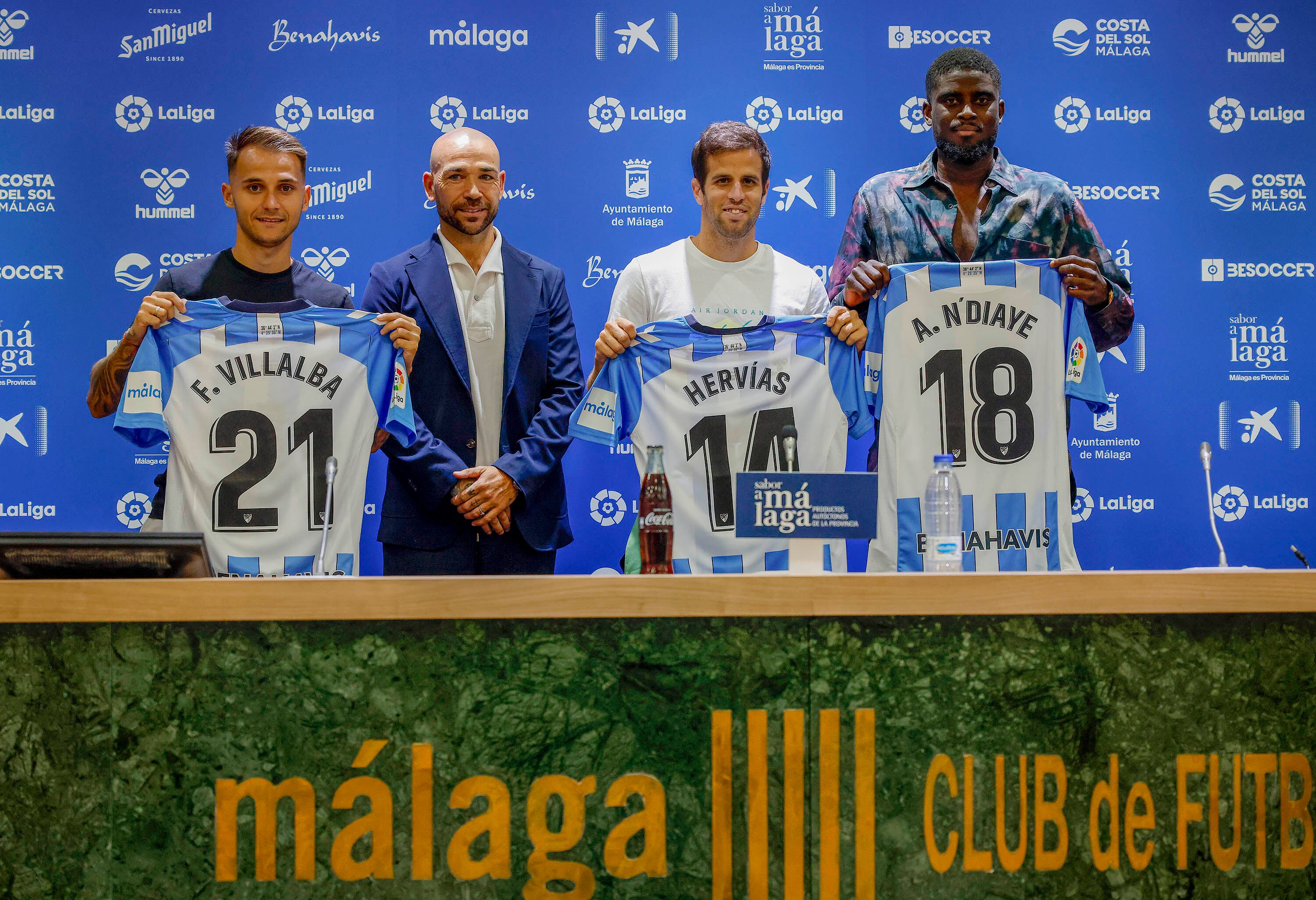 N&#039;Diaye Hervías y Villalba posan con el Málaga