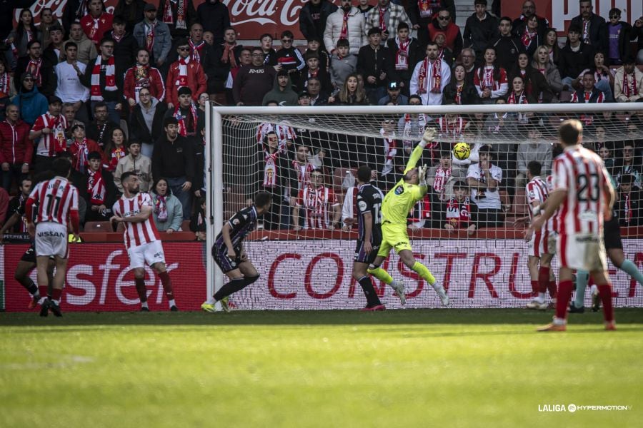 Momento del gol de Pablo Vázquez, que suponía el 2-2 definitivo en el Sporting - Valladolid.