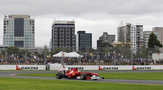 Alonso rueda en Melbourne