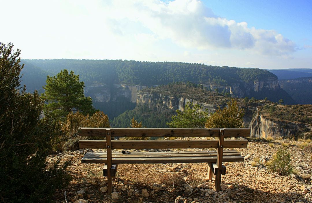 El banco con las mejores vistas de Cuenca en el paraje del Castillo de los Siete Condes, en la Serranía Alta.