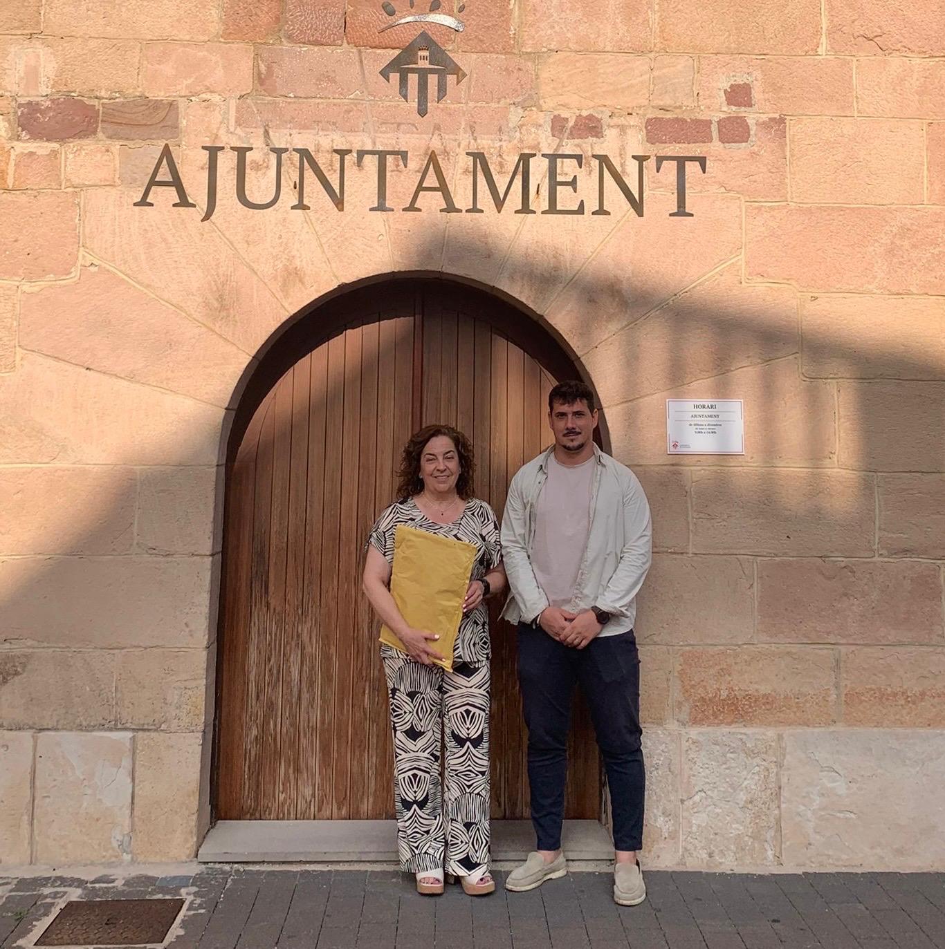 La portavoz del PP en Vilafamés, Marisa Torlà, tramita la petición de convocatoria de sesión extraordinaria para acordar la celebración de reuniones vecinales y abordar desde la participación y el diálogo las opciones de gestión de residuos