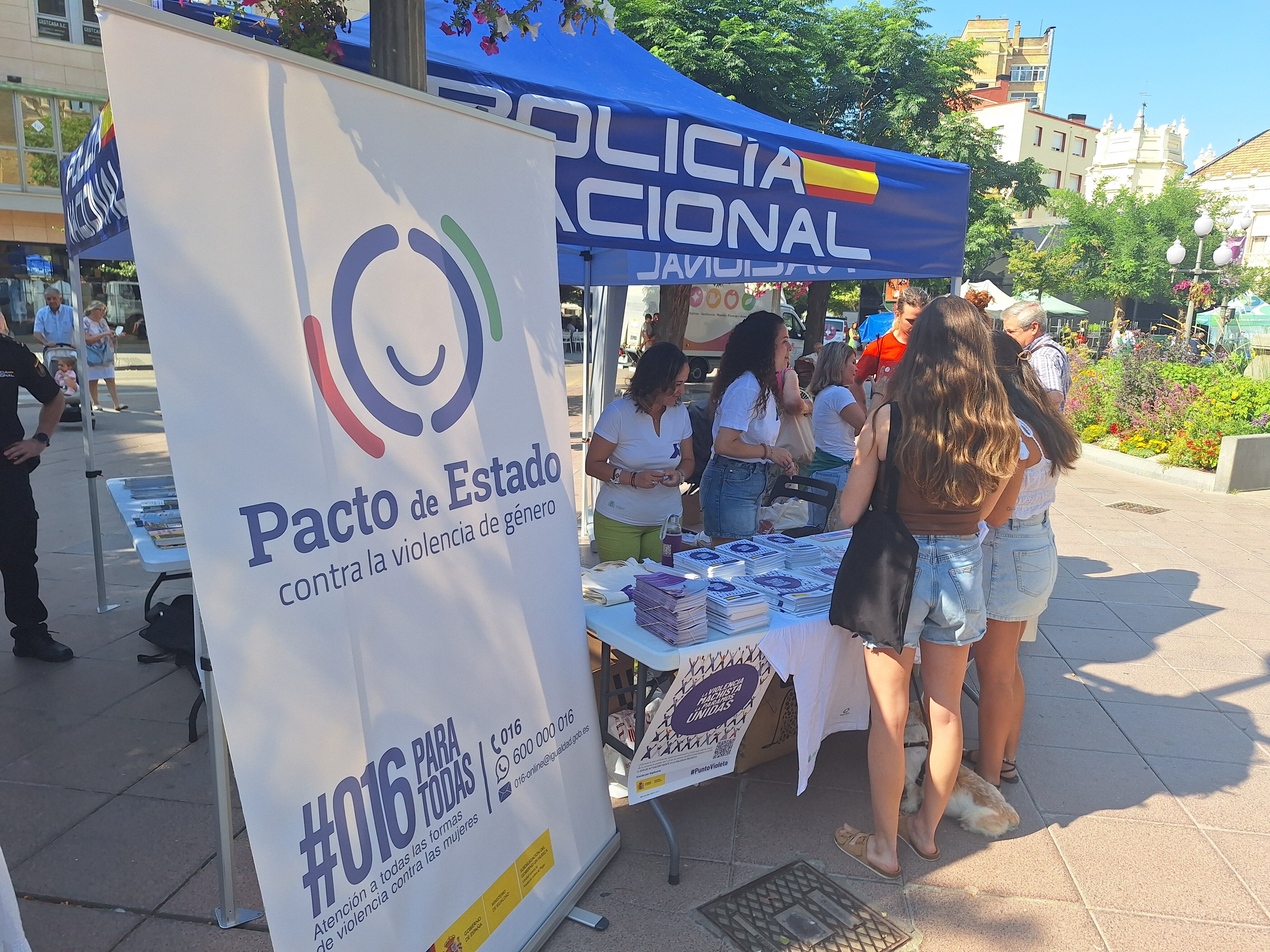 Puesto informativo del pasado año antes de las fiestas laurentinas