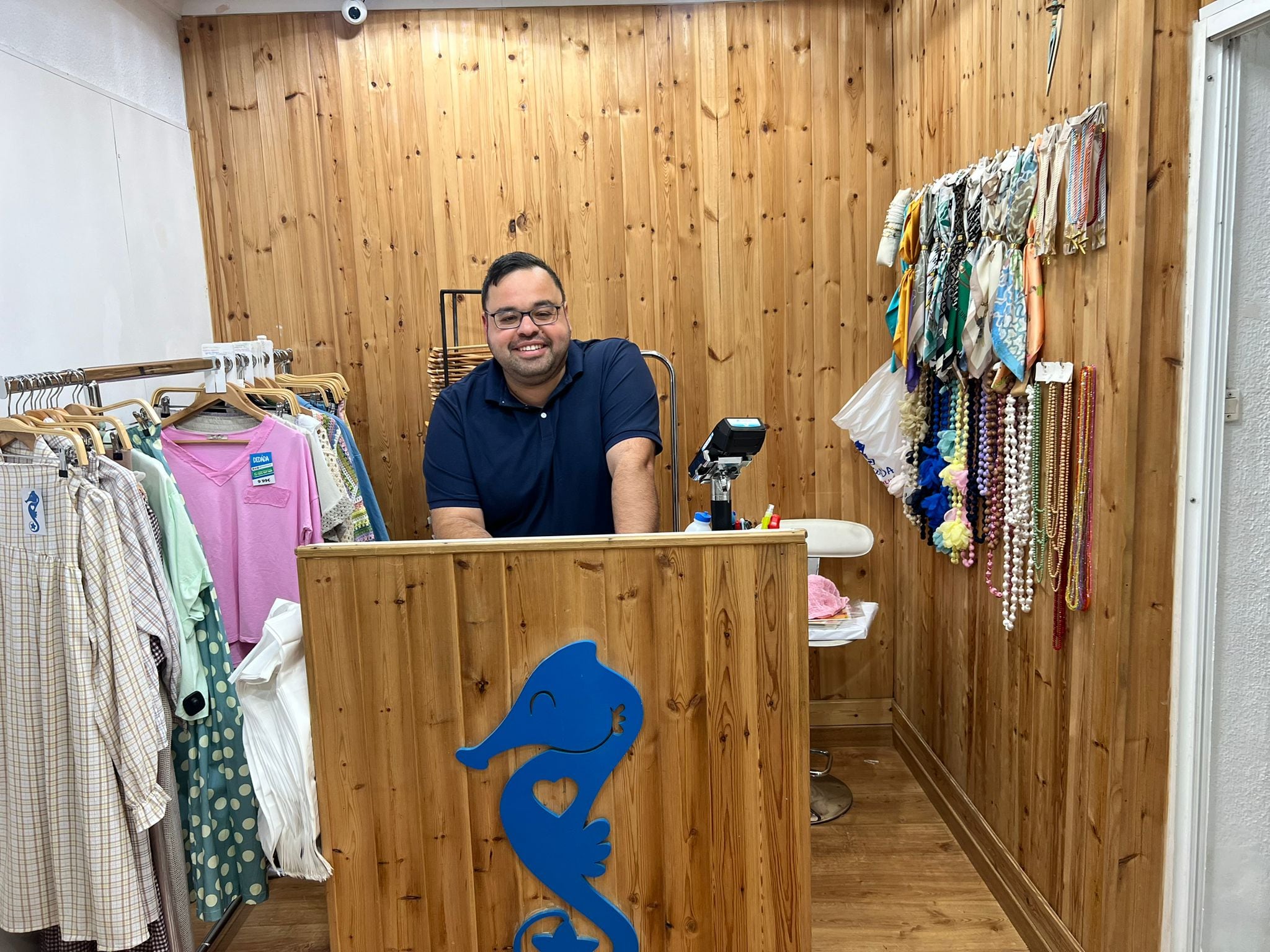 Karim Hamgeo, el grafitero cartagenero convierte su arte en prendas de moda