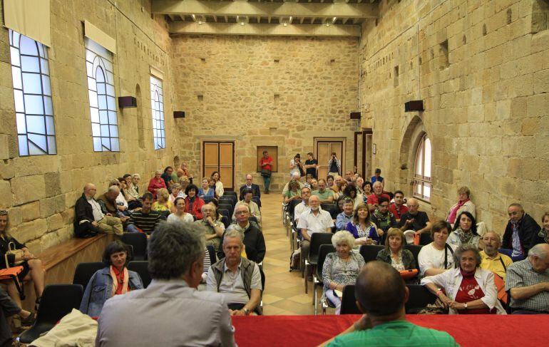 Alumnos en el taller de técnicas constructivas del románico