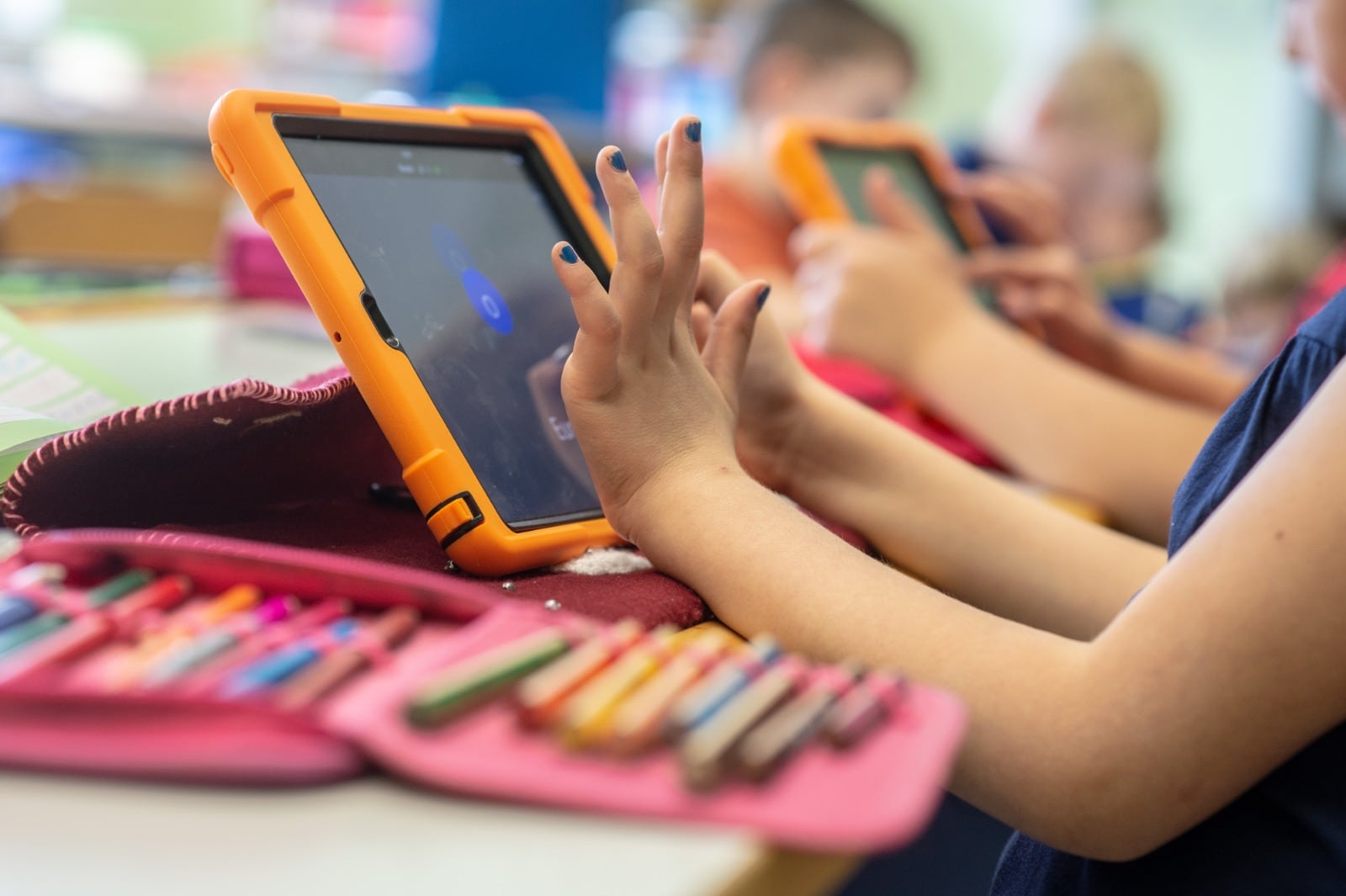 Estudiantes utilizando &#039;tablets&#039; en un centro educativo. GETTY.