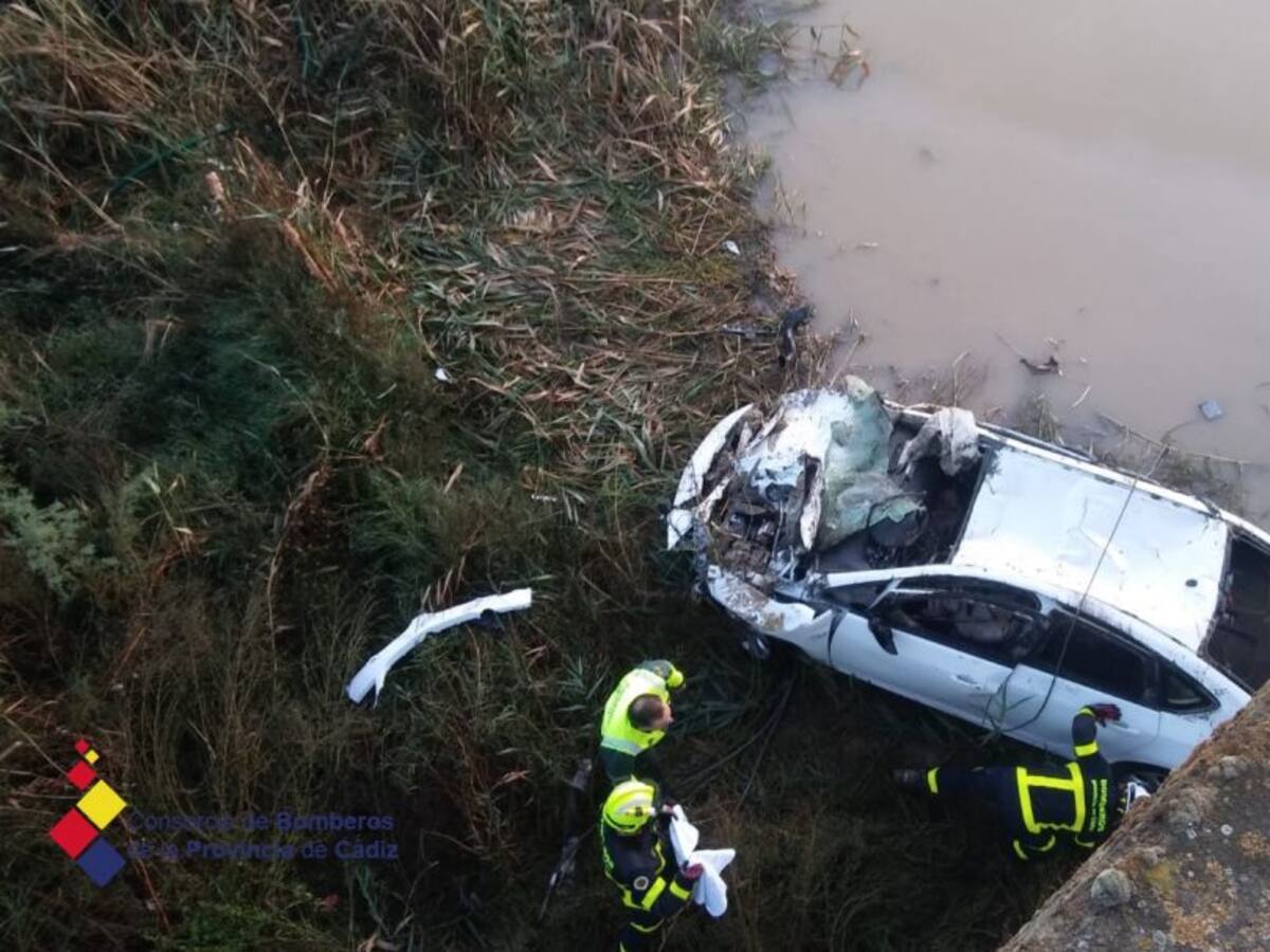 Fallecida una mujer al caer al río Guadalete tras perder el control de su vehículo