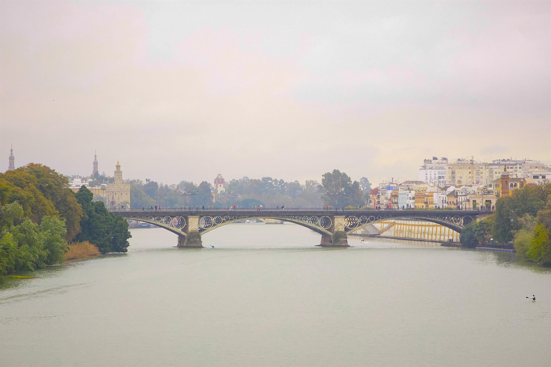 Imagen de archivo del puente de Triana/ Joaquín Corchero