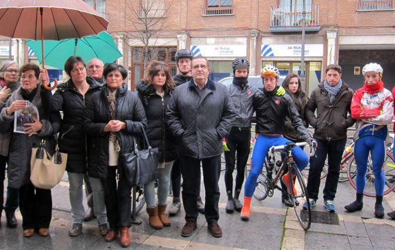 Concentración convocada frente a los juzgados para exigir más seguridad para los ciclistas