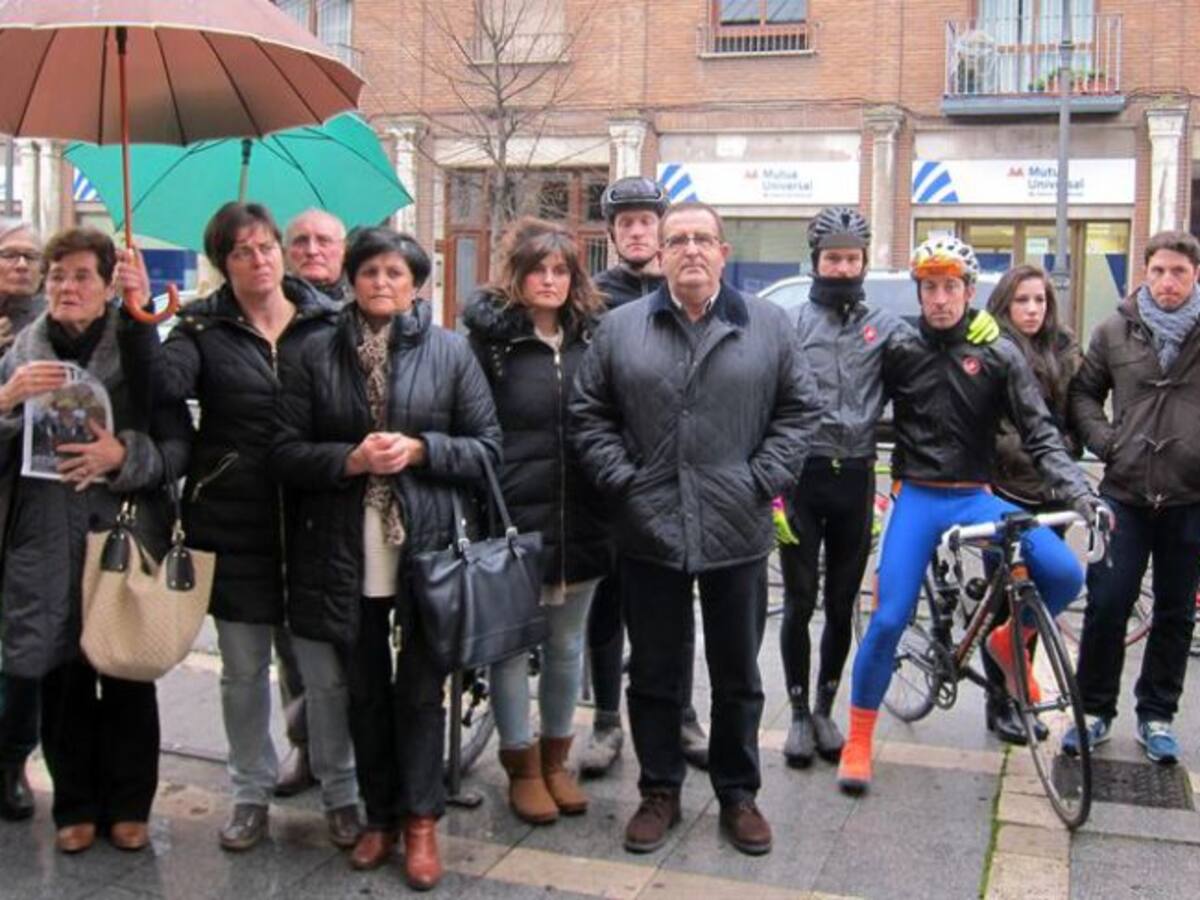 "Encima de la bicicleta va una vida"