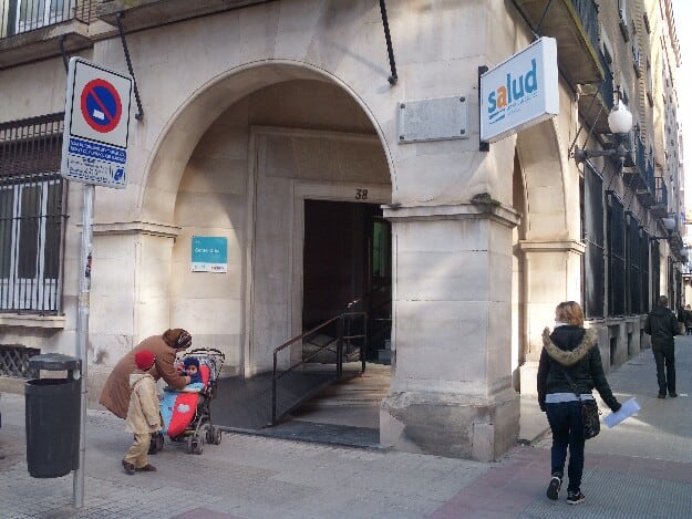 Entrada del Centro de salud Santo Grial