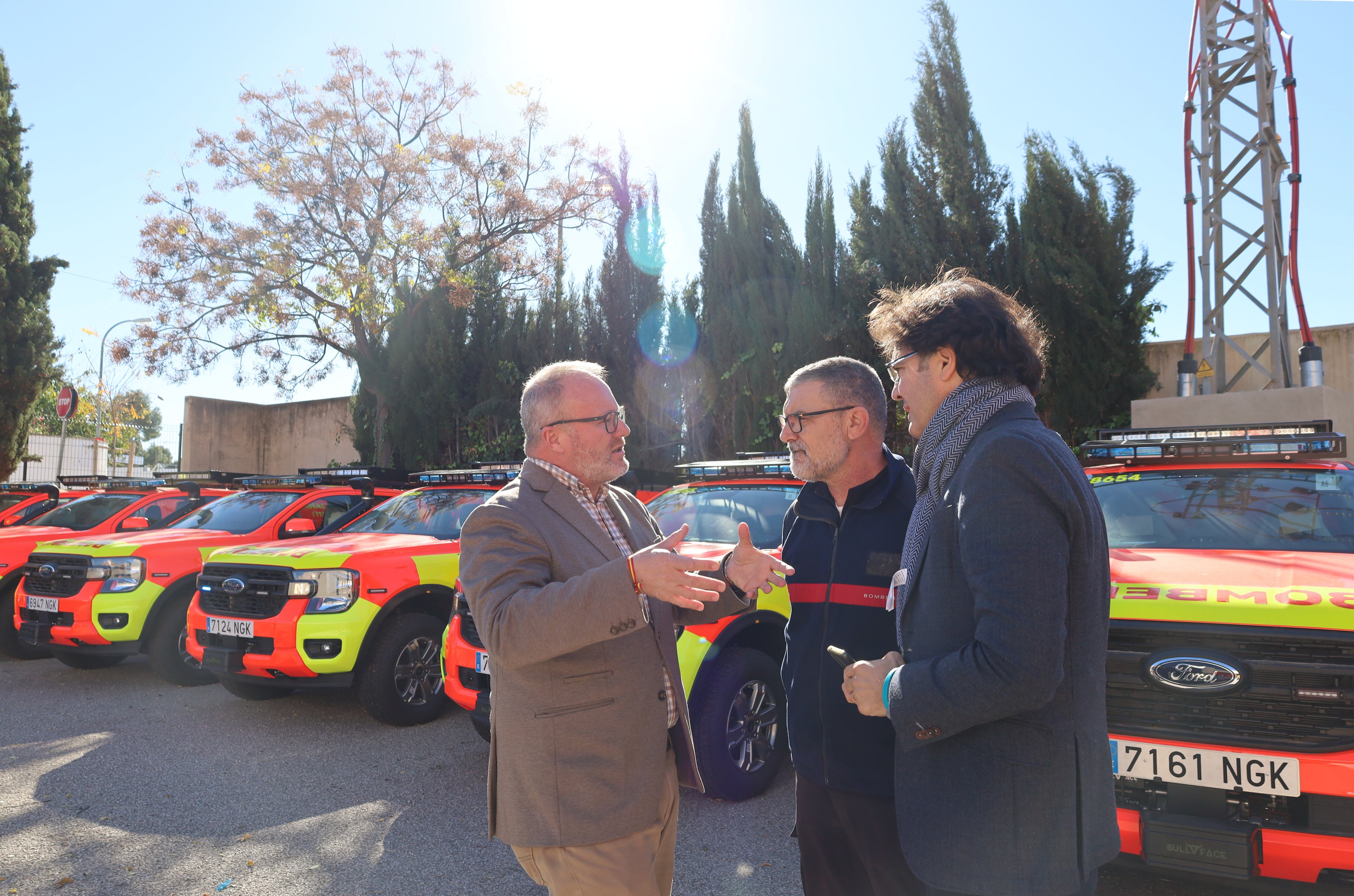 Nuevos coches para los bomberos voluntarios. Fuente: Diputació de València