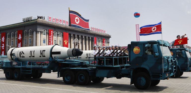  Misil balístico presentado durante el desfile militar del &quot;Día del sol&quot; en Pyongyang.