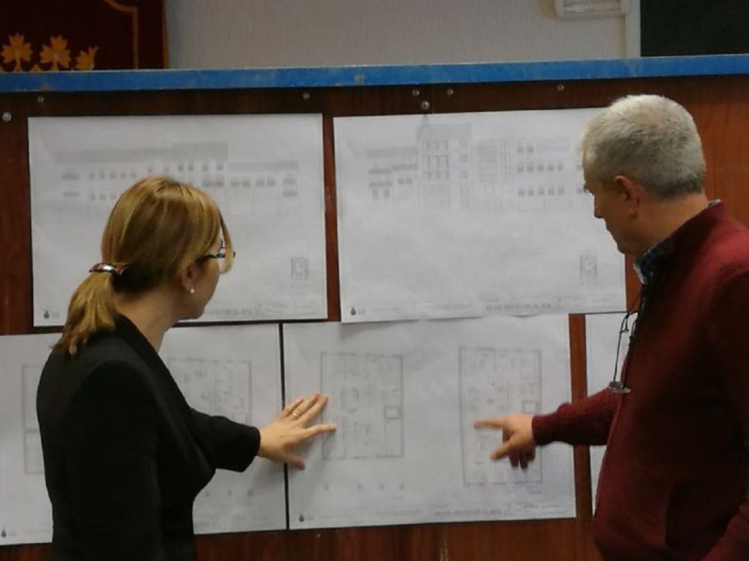 Imagen de archivo de la alcaldesa, Raquel González, y el concejal de Urbanismo