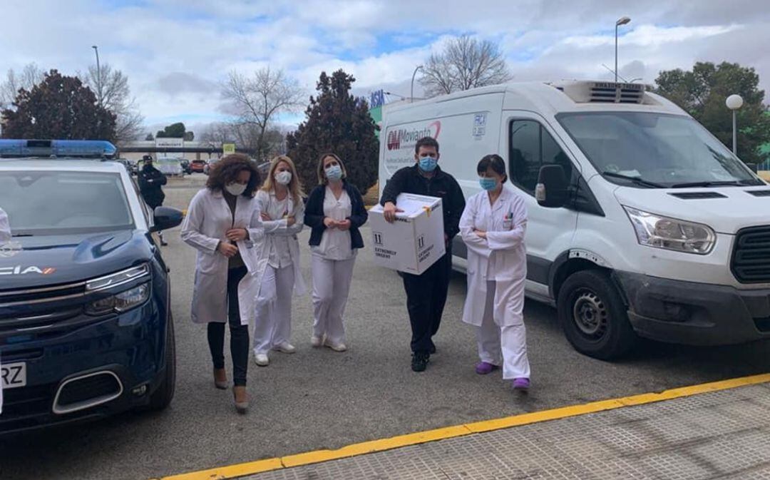 Imagen de la llegada de las primeras vacunas al Hospital de Valdepeñas (Ciudad Real) 