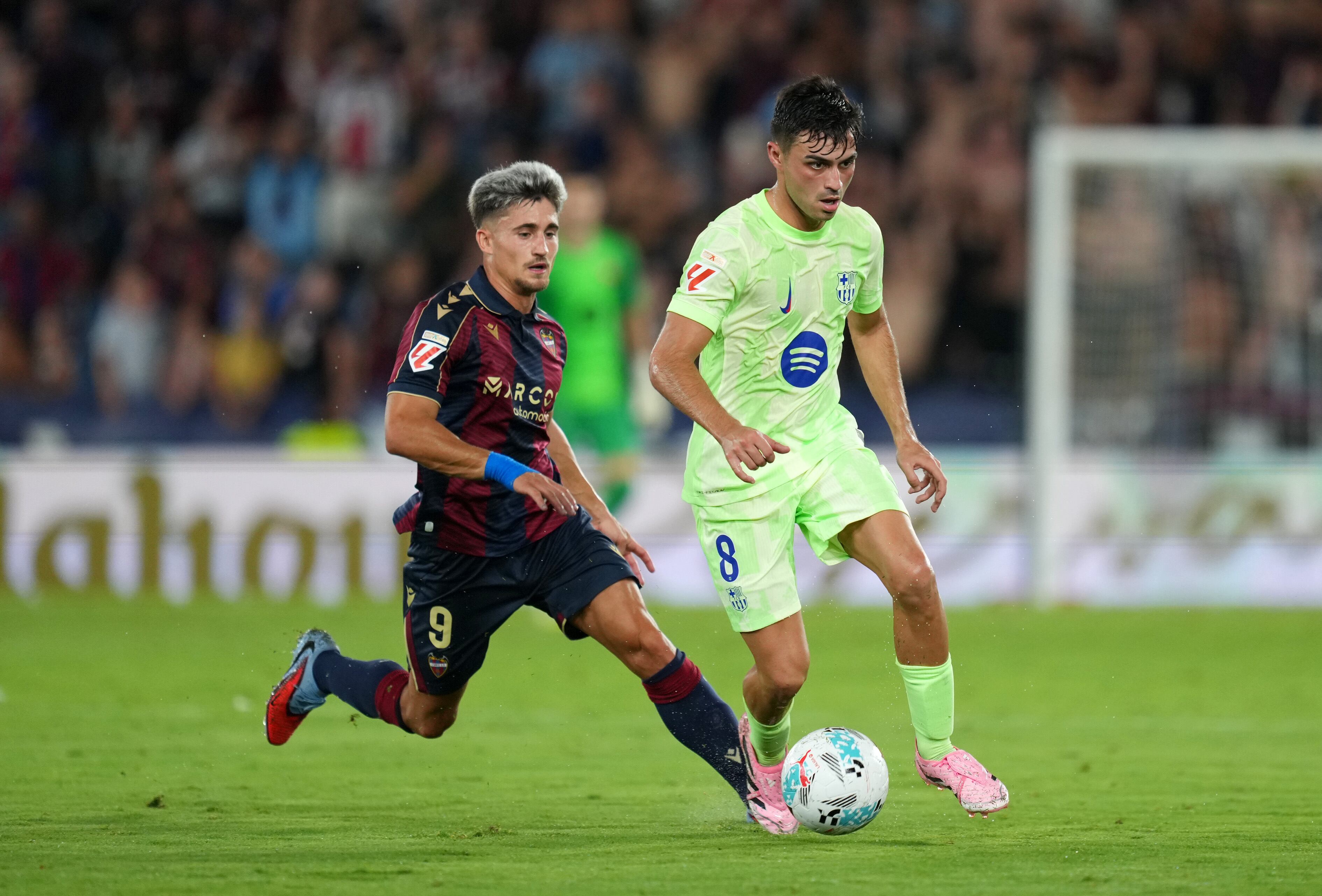 Pedri en el partido frente al Levante UD (Photo by Alex Caparros/Getty Images)