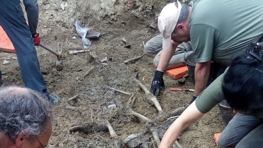 Exhumación en Larrasoaña en la que se recuperaron los cuerpos de cuatro fugados del fuerte de San Cristóbal. Gobierno de Navarra