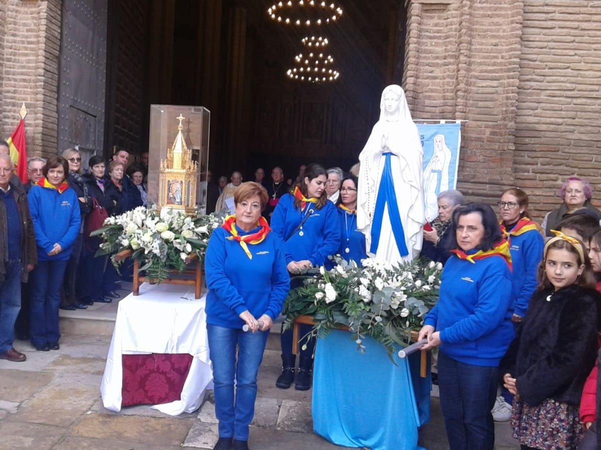 Barbastro recibe con emoción y devoción las reliquias de Santa Bernadette
