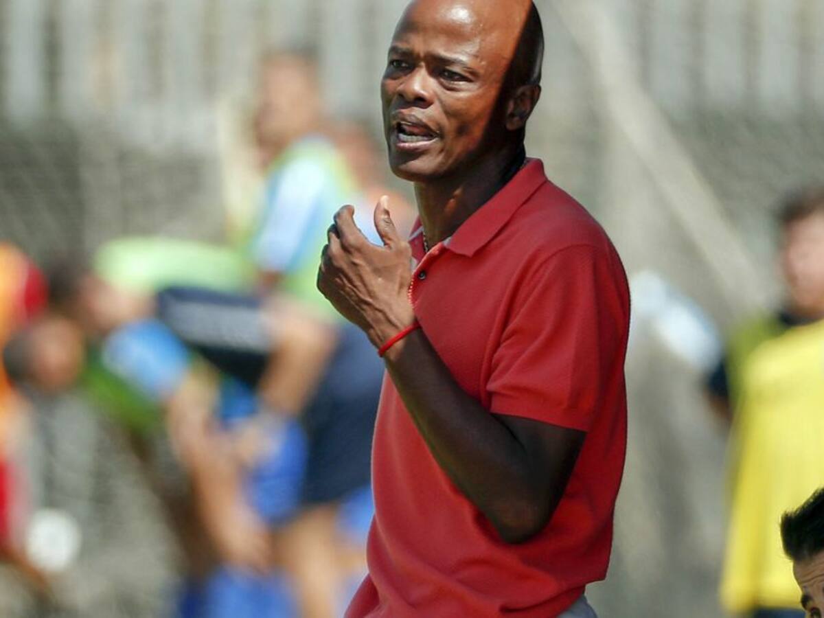 Dely Valdés ya no es entrenador del Atlético Malagueño