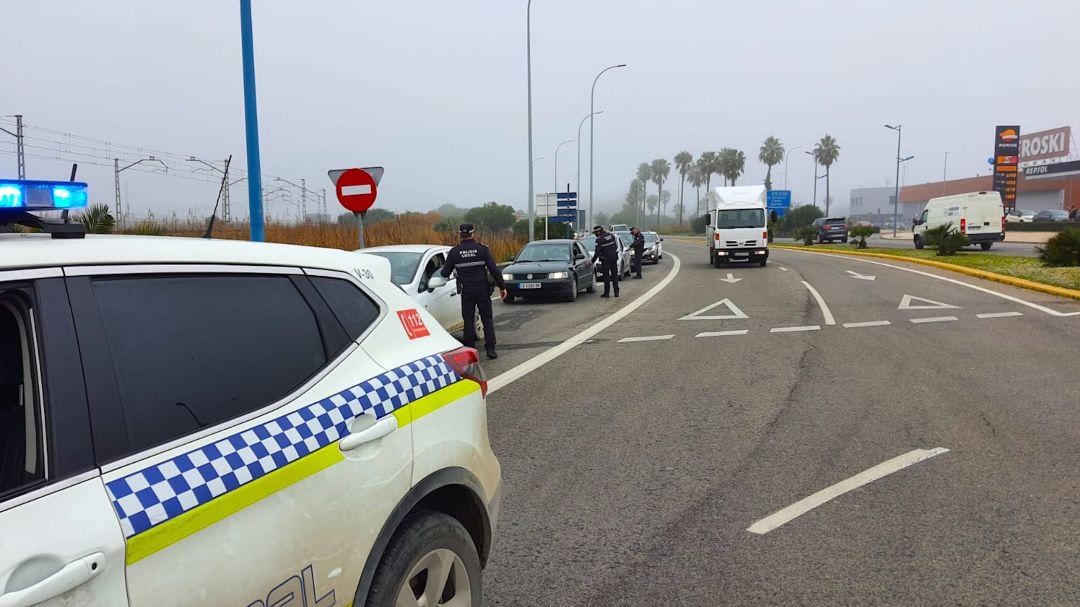 Un control de la policia local en Chiclana