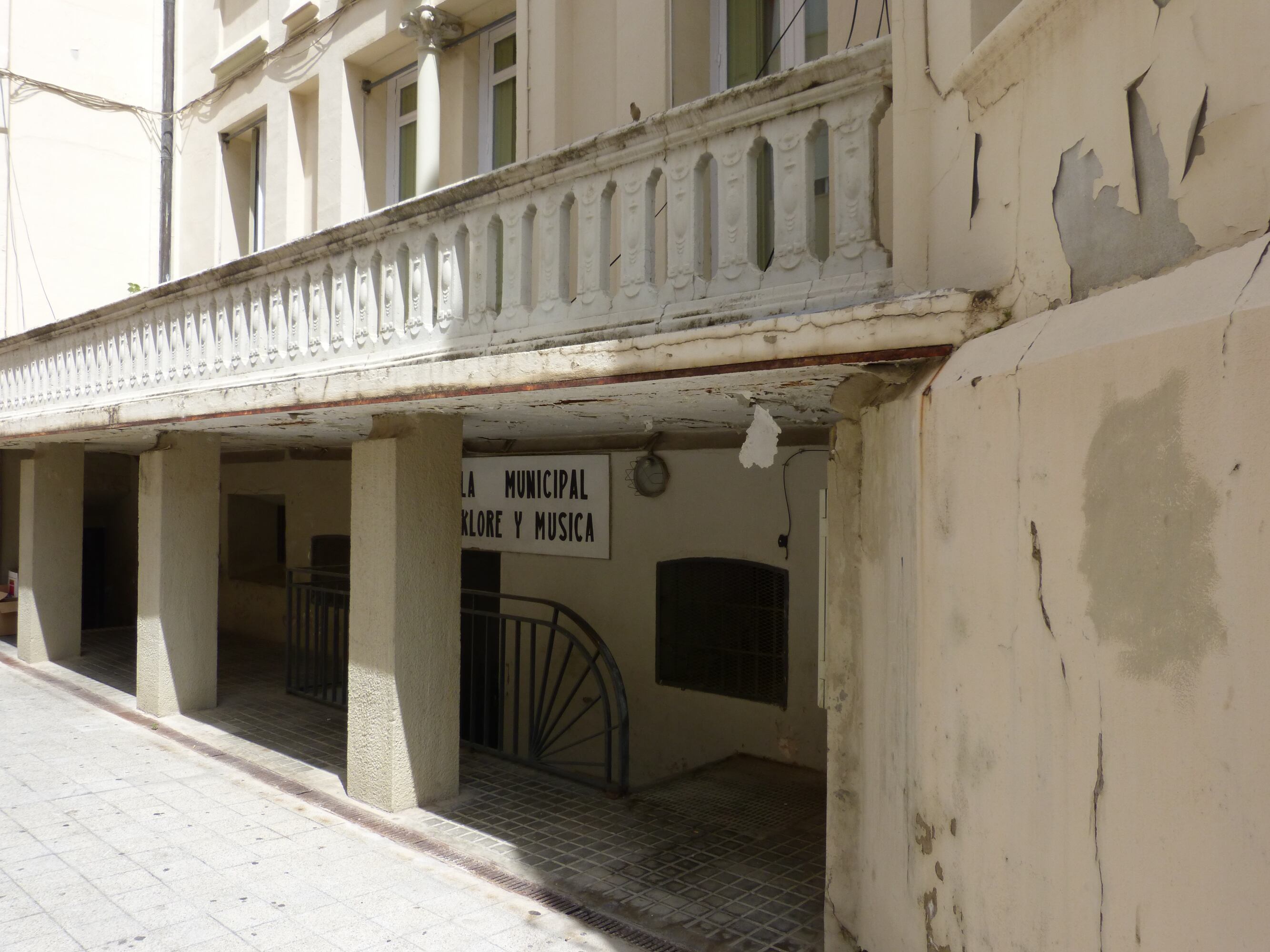 Imagen de archivo del semisótano donde estaba la Escuela Municipal de Folclore y Música, y donde se ubicará el futuro Museo