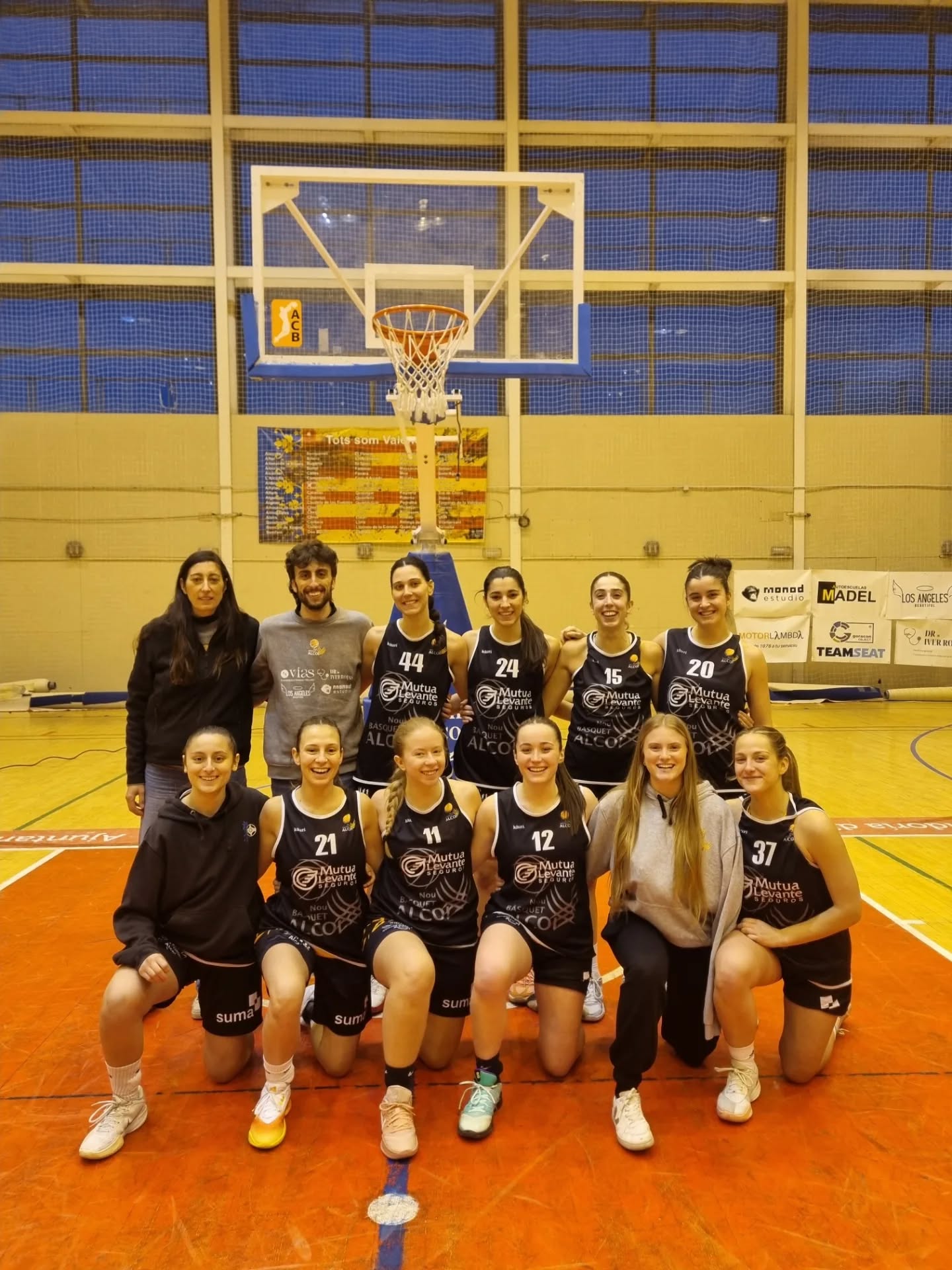 Lirios Rovira debuta con victoria