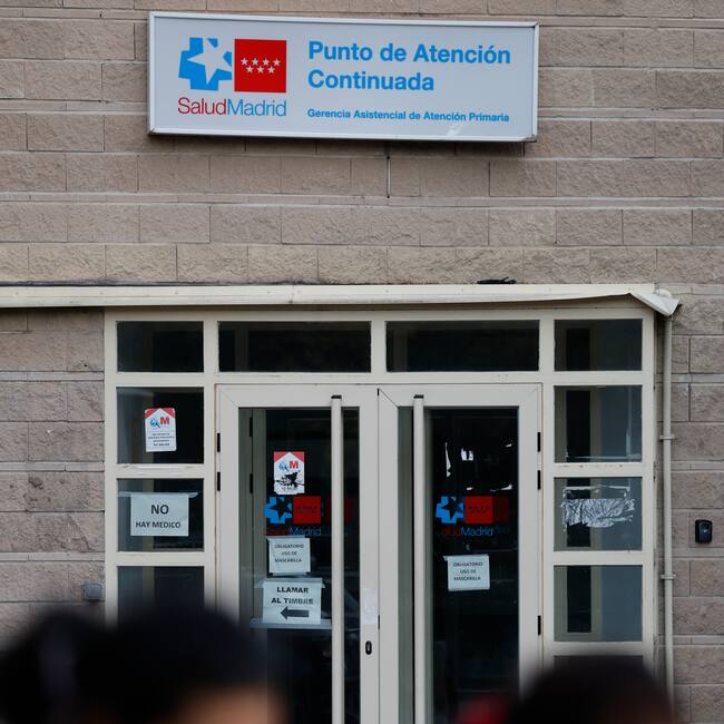 MADRID, 11/11/2022.- Vista de un centro de Salud en Madrid capital, el "Federico Montsey", este viernes. El consejero madrileño de Sanidad, Enrique Ruiz Escudero, ha dicho este viernes que "espera que se avance hacia la desconvocatoria de la huelga" de las urgencias de Atención Primaria en la reunión que hoy mantiene la Consejería con los sindicatos, recalcando que "el objetivo es la desconvocatoria". EFE/ Sergio Perez