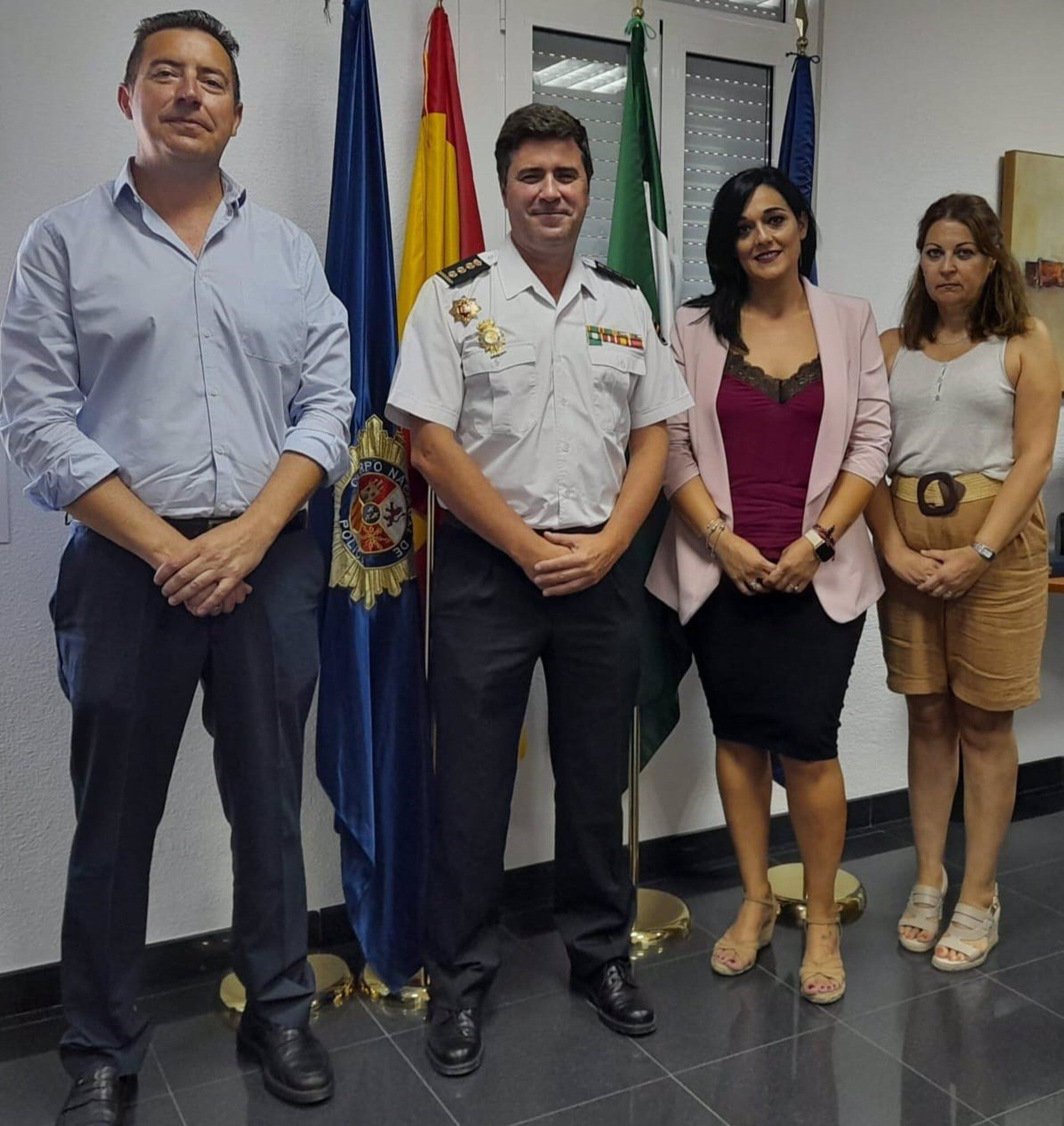 26/08/2022 Córdoba.- La Policía Nacional analiza con los hosteleros la situación de los establecimientos y el ocio nocturno.

El comisario principal de la Policía Nacional en Córdoba, el jefe provincial Carlos E. Serra Uribe, ha recibido este viernes al presidente de la Asociación Cordobesa de Hostelería y Turismo (Hostecor), Francisco de la Torre, para analizar la situación actual de los establecimientos de hostelería y de ocio nocturno en la ciudad, todo ello en el marco de desarrollo del Plan Ocio y Turismo Seguro.

POLITICA ANDALUCÍA ESPAÑA EUROPA CÓRDOBA
POLICÍA NACIONAL
