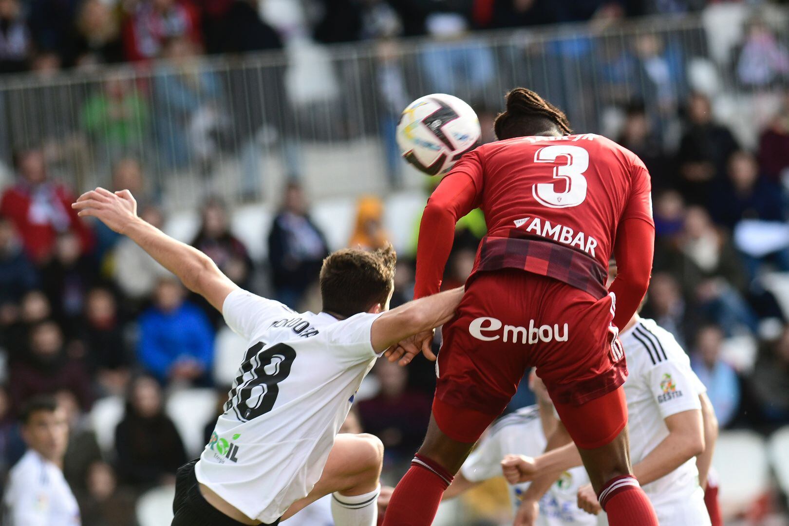 Jair remata a puerta el primer gol del partido en El Plantío