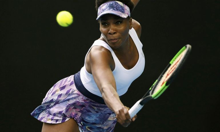 Venus Williams, en su partido del Open de Australia ante la china Duan Ying-Ying.