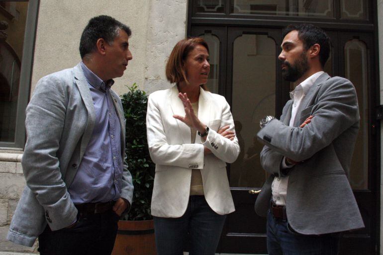 Els alcaldes de Salt, Jordi Viñas; Girona, Marta Madrenas i Sarrià de Ter, Roger Torrent
