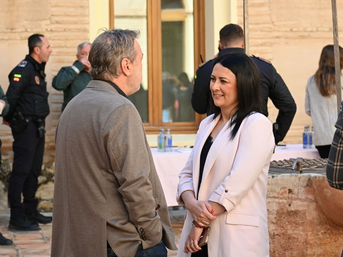 Alejandra Martínez, concejala de Turismo: "Mula recibe la floración con los campos desbordados de blanco y rosa y lista para acoger a los visitantes"