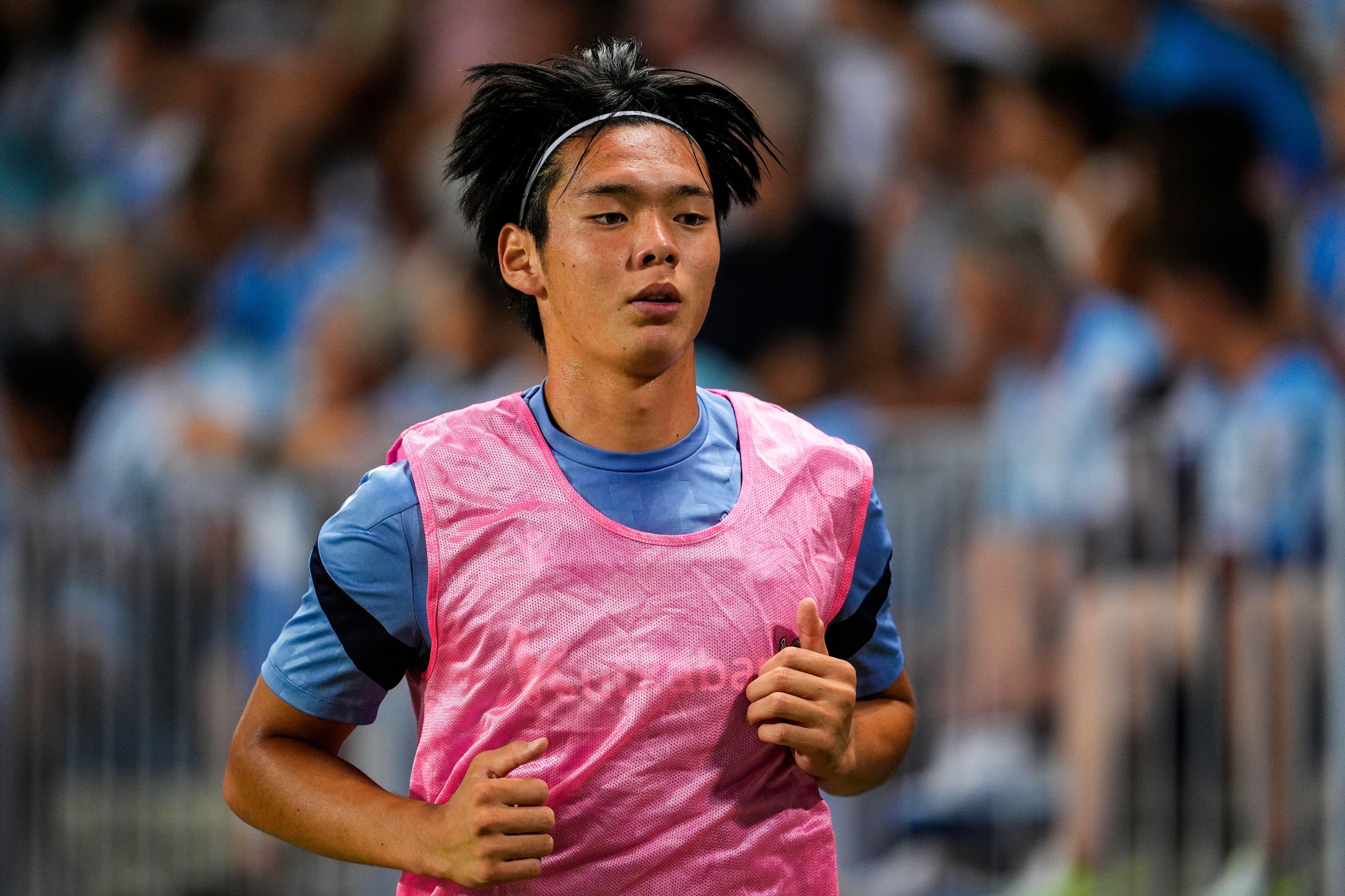 Imagen de archivo de Kazunari Kita calentando en un partido de la Real Sociedad B