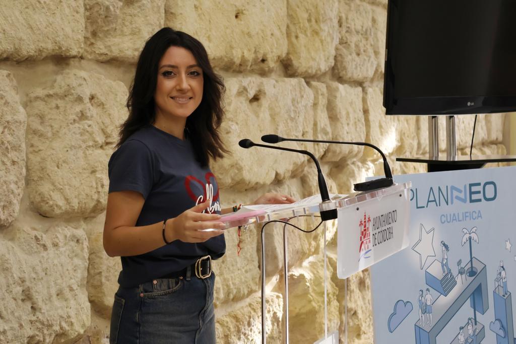 La delegada de Juventud del Ayuntamiento de Córdoba, Cintia Bustos (PP), durante una rueda de prensa