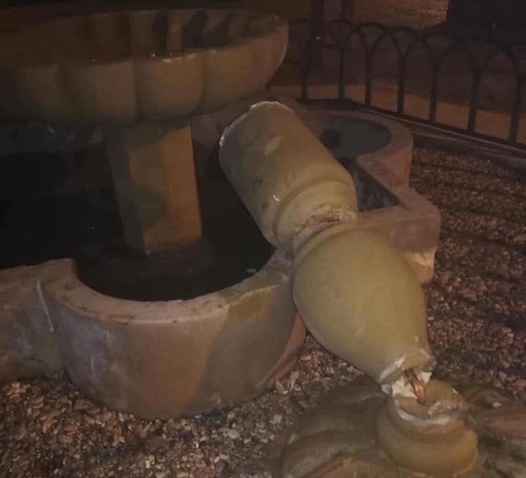 La fuente situada junto a la iglesia de San Lorenzo sufre nuevos destrozos