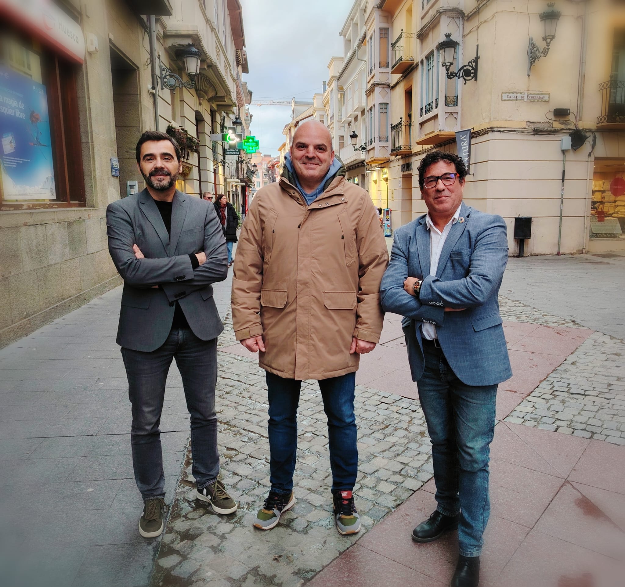 Juan Gavasa (izq), director de la Gala, Sergio Cajal y Enrique Pérez, concejal y responsable técnico del área de deportes respectivamente