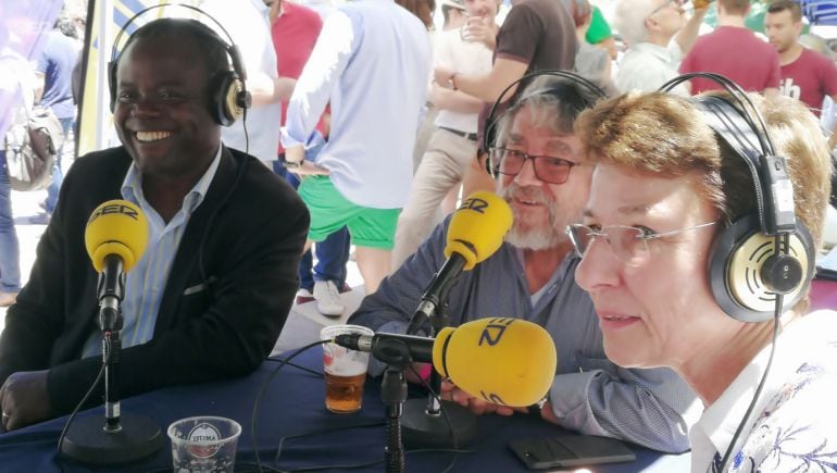 Sènakpon Gbassi, cónsul de Francia; Gonzalo Rueda, cónsul de Ecuador, y Dorothea von Drahosch, cónsul de Alemania