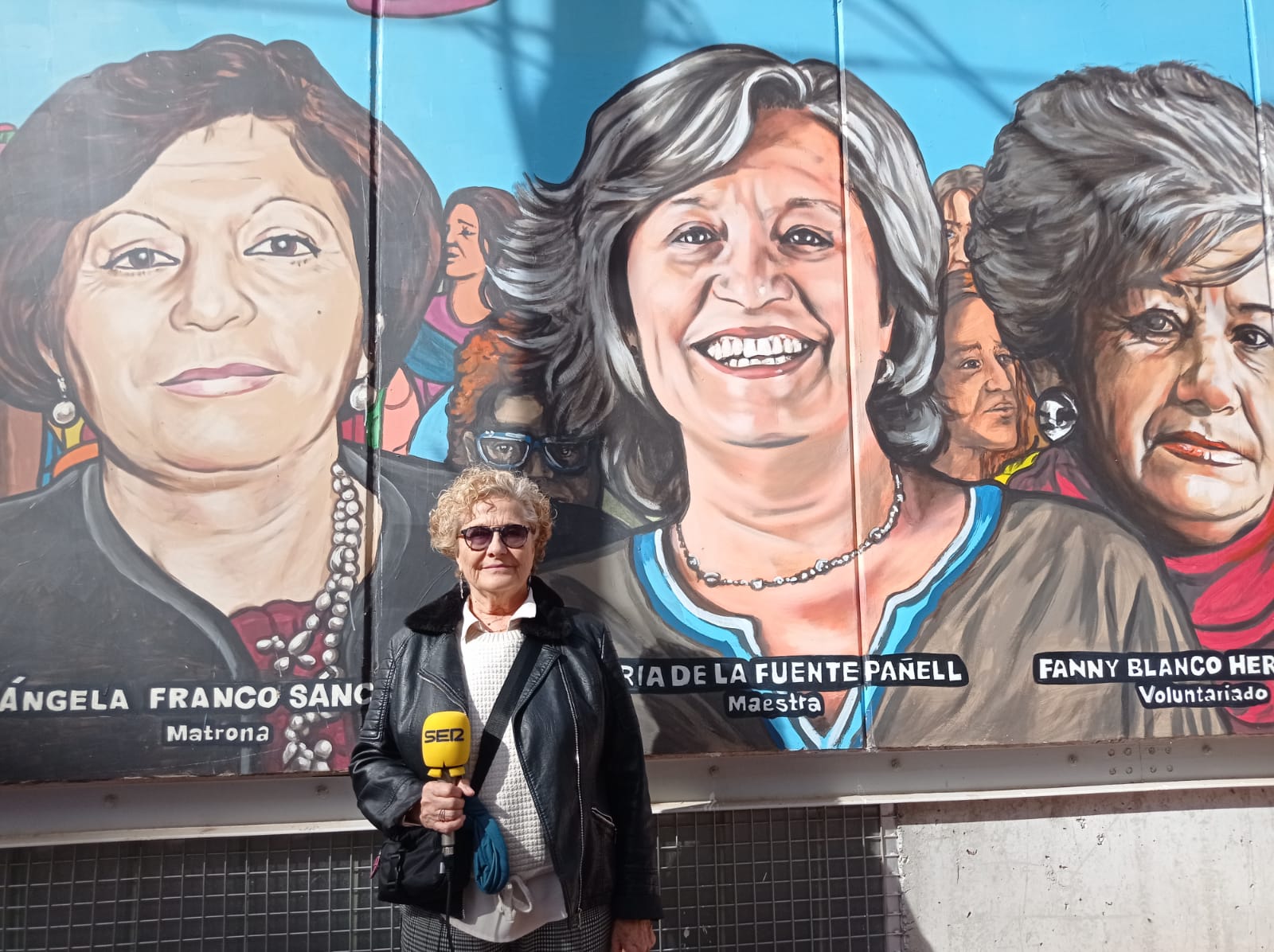 Nuria de la Fuente, maestra de adultos es uno de los rostros del mural Mujeres Esenciales