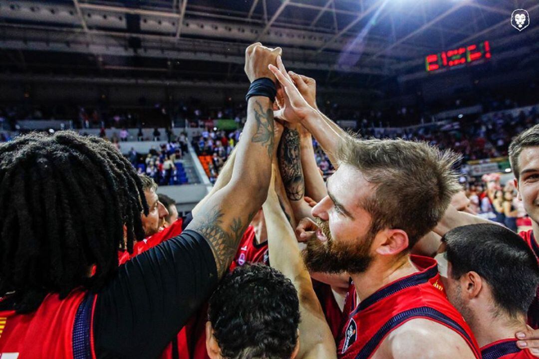 Los jugadores de Casademont celebran un victoria