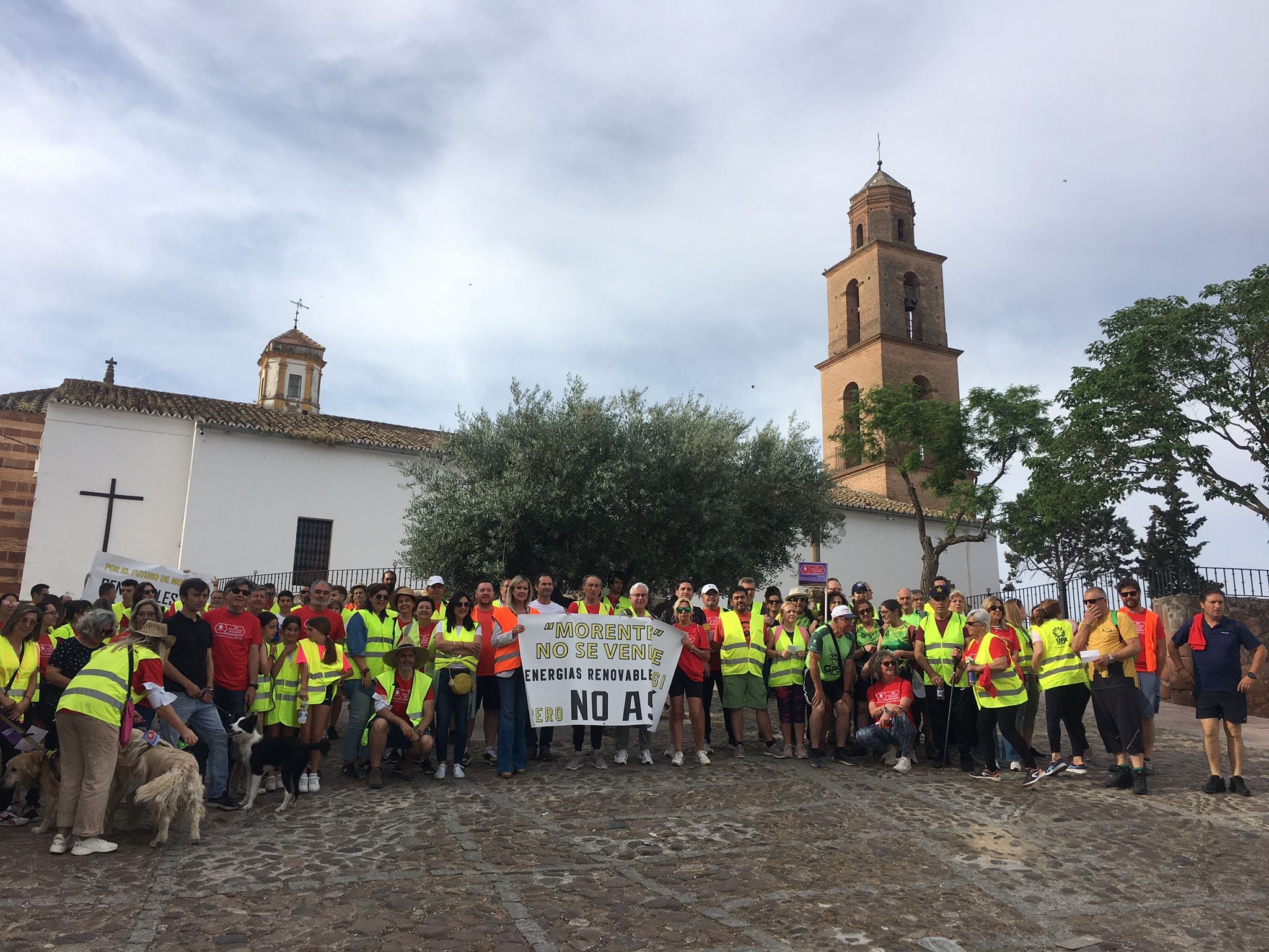 Protesta de los vecinos de Morente contra el modelo de plantas &#039;megasolares&#039;