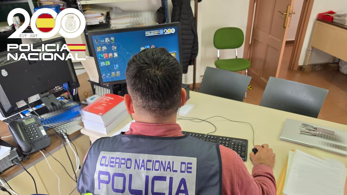 Detenen dues persones per estafar més de 10.000 euros a un home de 80 anys a Maó