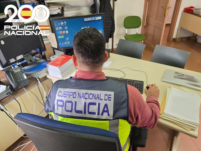 La investigació a Maó de la policía Nacional va permetre detenir els estafadors a Madrid.