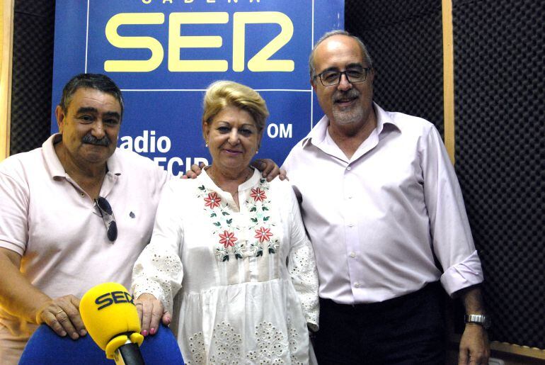 Hermenegildo González, Ana María Contreras y Joaquín Guirval tras su participación en el programa Hoy por Hoy Campo de Gibraltar.