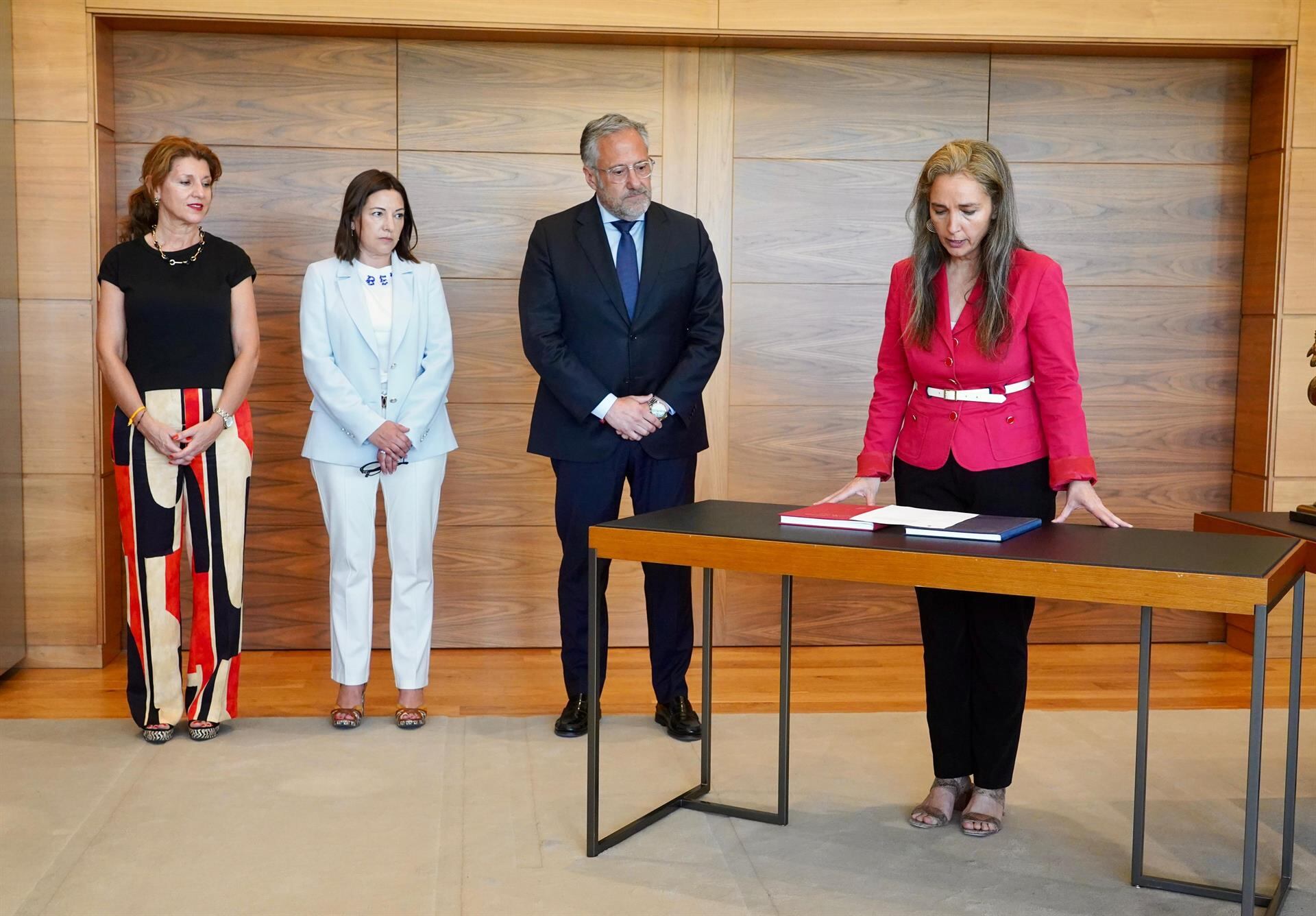 Laura Seseña toma posesión como nueva secretaria general-letrada mayor de las Cortes