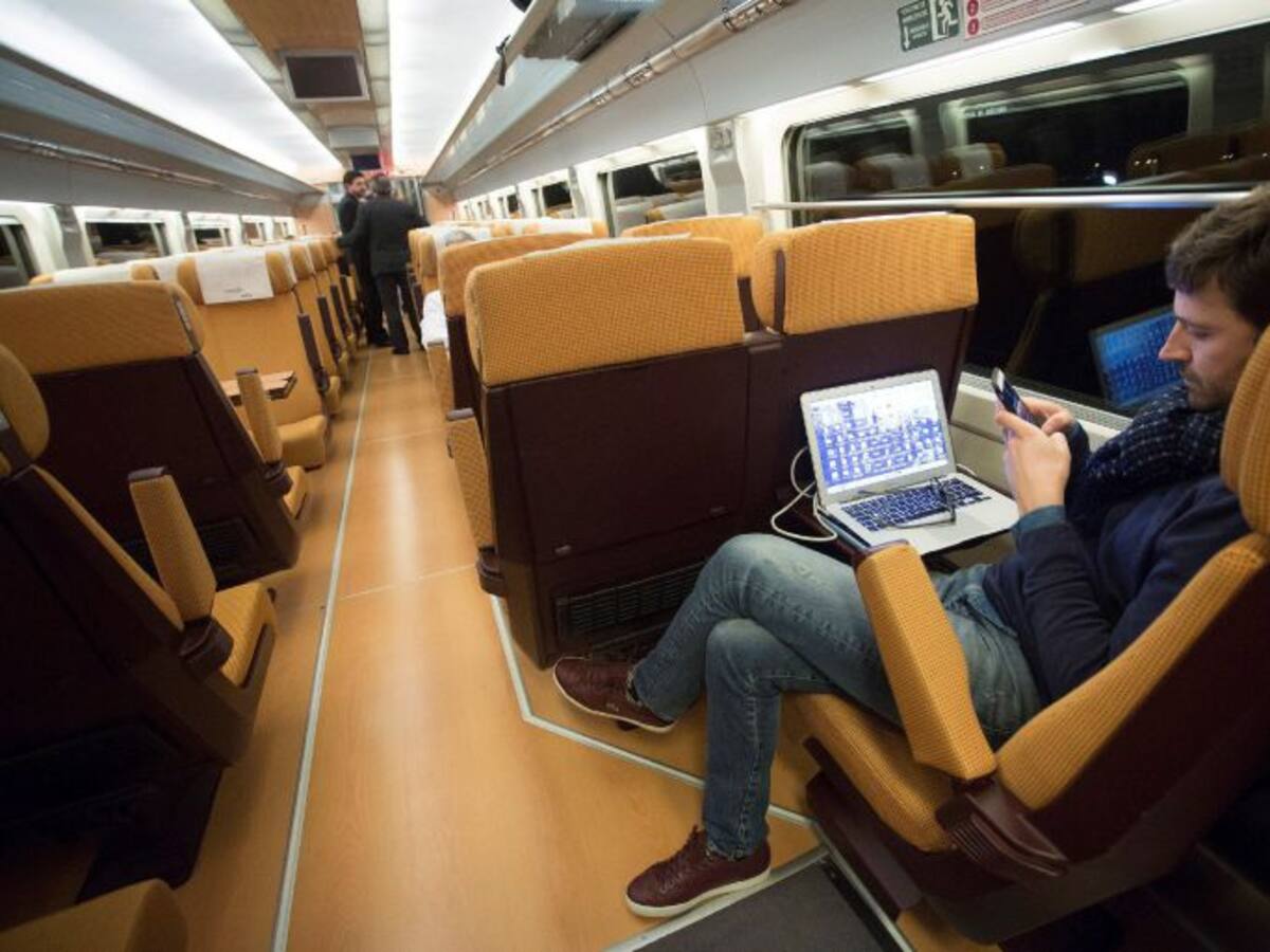 Adif asegura que trabaja para instalar la doble vía entre León y Valladolid