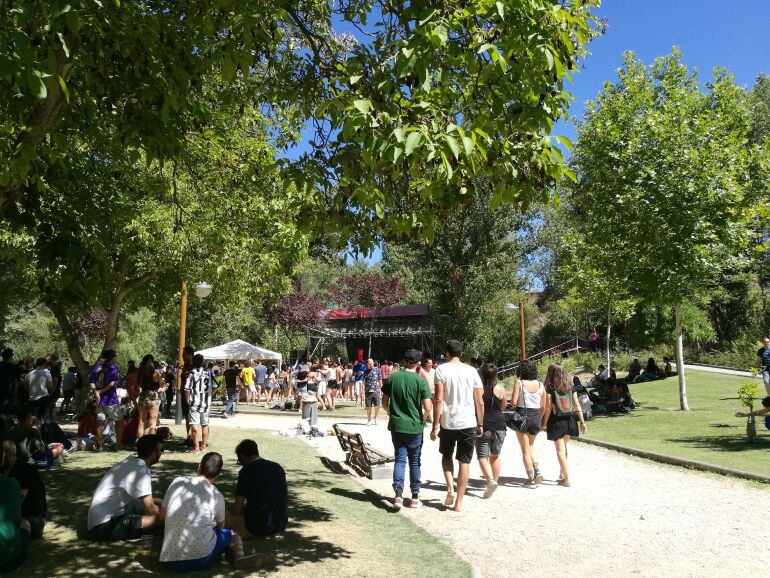 El escenario del parque de la Huerta se ha convertido en uno de los lugares más agradables para los participantes del festival