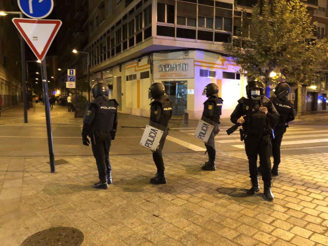 La Policía Nacional ha desplegado un nuevo dispositivo antidisturbios en el centro de Logroño.