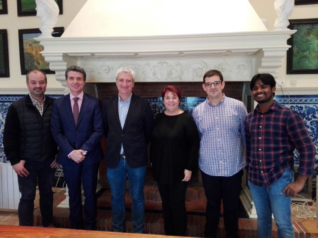 La alcaldesa, Clara Luquero, con el concejal Andrés Torquemada y representantes de ONGD´s